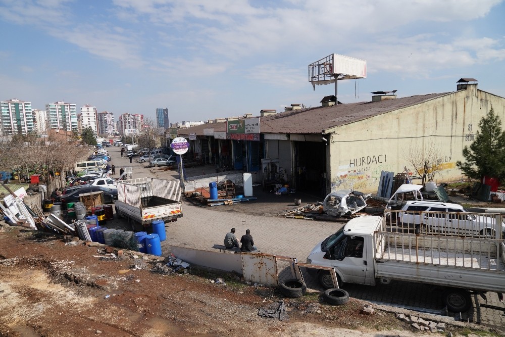 Büyükşehir Belediyesi sanayi sitelerinde hizmet etmeye devam ediyor 