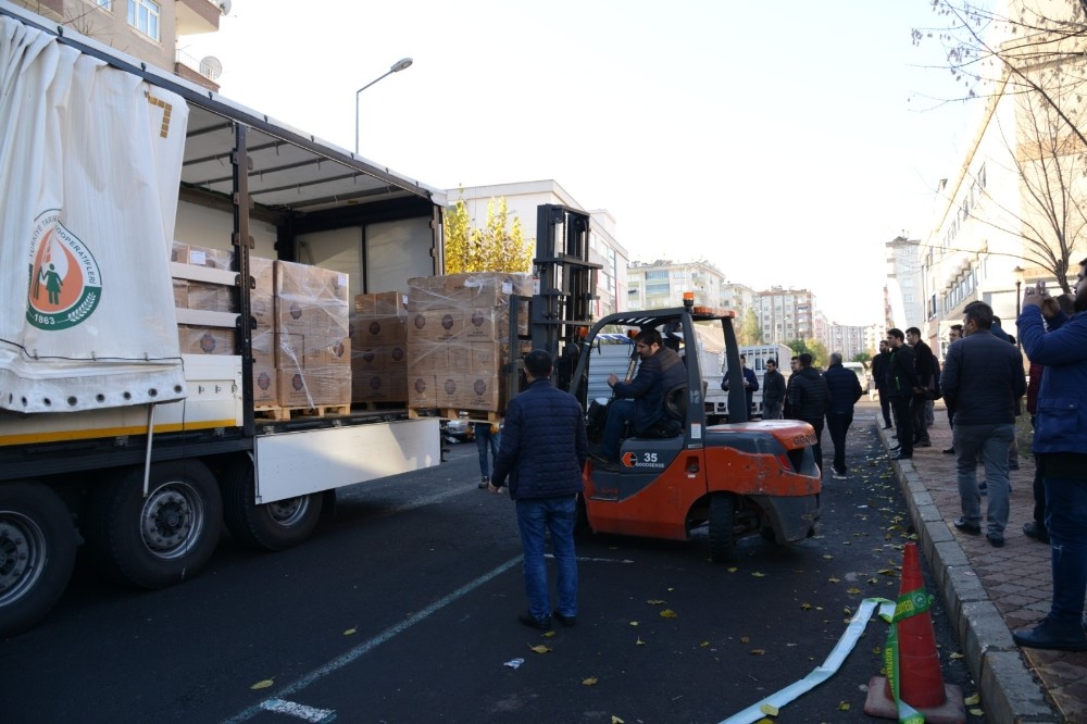 Büyükşehir Belediyesinden 5 bin aileye gıda yardımı 