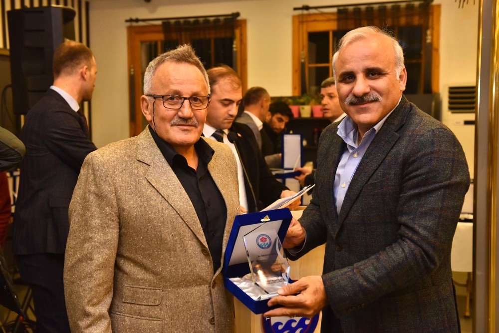 Büyükşehir Belediyesi’nden emekli olan personeline vefa yemeği 