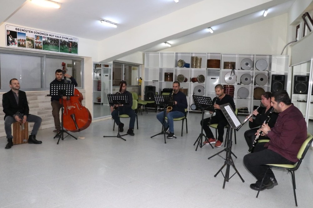 Büyükşehir Belediyesinden evde konser keyfi 