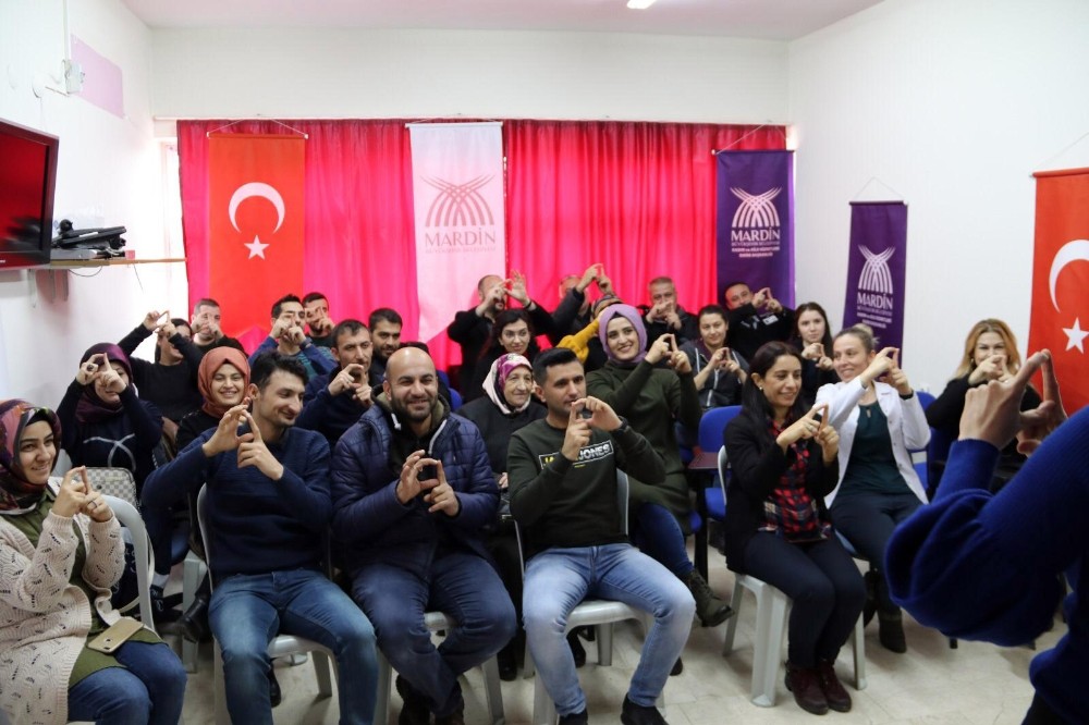 Büyükşehir Belediyesinden işaret dili eğitimi 