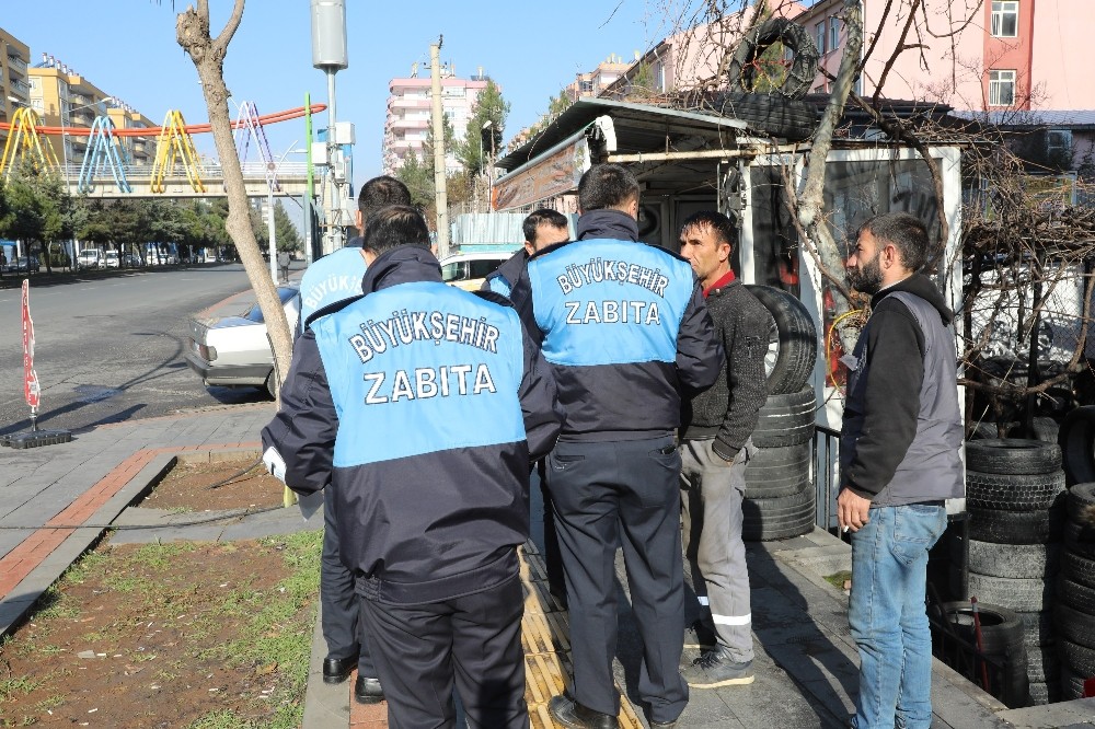 Büyükşehir Belediyesi’nden kaldırım işgali denetimi 