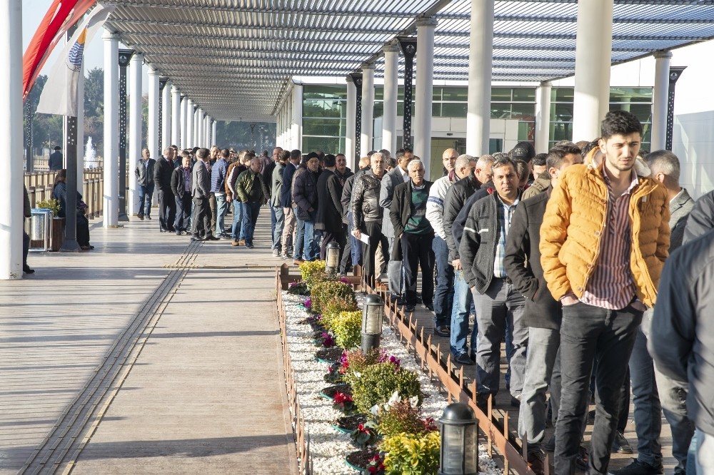 Büyükşehir Belediyesinin 184 şoför alımına 744 kişi başvurdu 