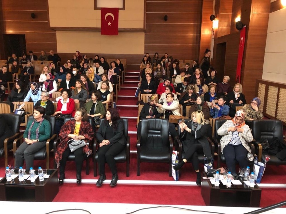 Büyükşehir belediyesinin kadınlara yönelik çalışmalarını anlattı 