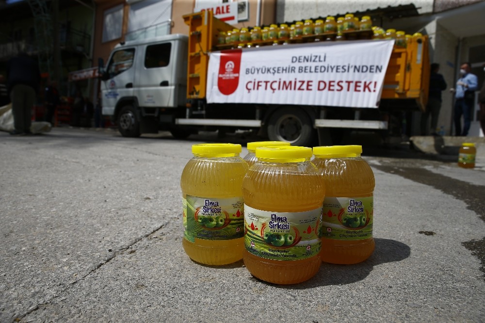 Büyükşehir çiftçilere 30 bin litre elma sirkesi dağıttı 