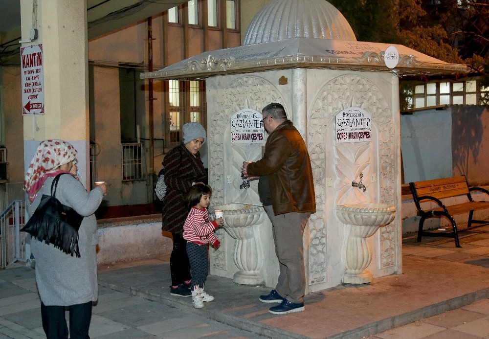 Büyükşehir çorba ikram çeşmesiyle sabahları içleri ısıtıyor 