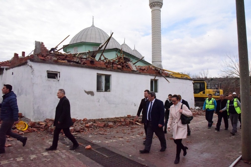 Büyükşehir depremzedelerin yanında 