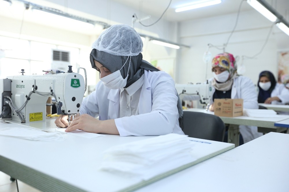 Büyükşehir GASMEK kurslarında maske üretimine başladı 