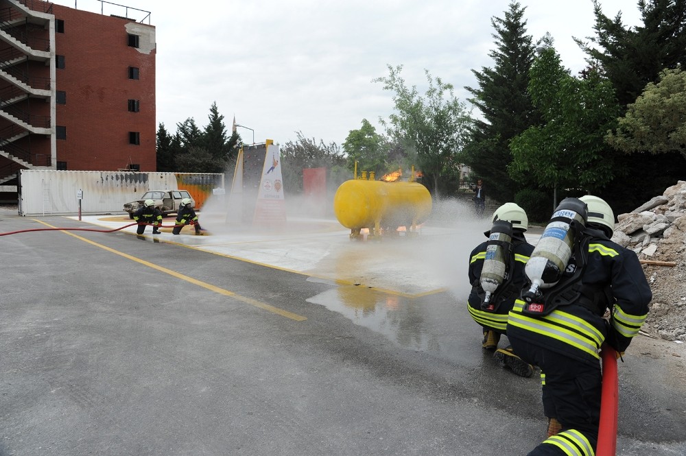 Büyükşehir itfaiyesi 2019’da yaklaşık 12 bin olaya müdahale etti 