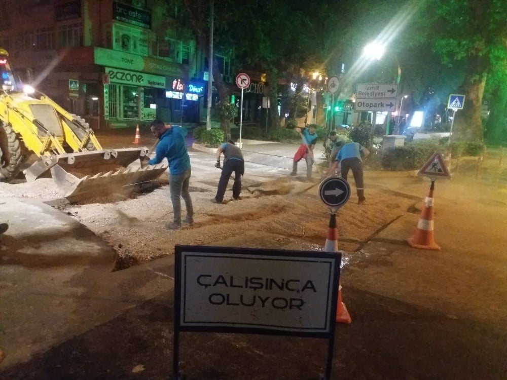 Büyükşehir İzmit merkezde gece mesaisinde 