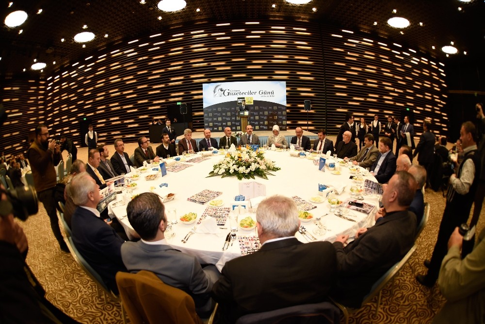 Büyükşehir Konya’daki basın-yayın çalışanlarını buluşturdu 
