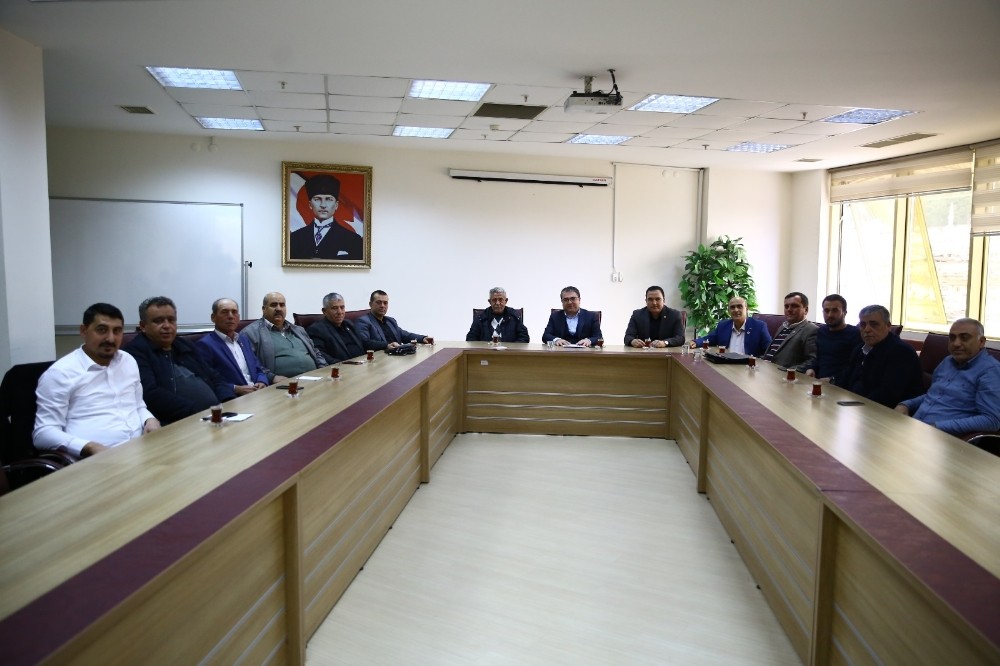 Büyükşehir mahallelerin taleplerini dinlemeye devam ediyor 