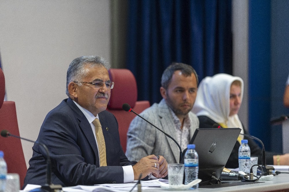 Büyükşehir meclisi toplandı 