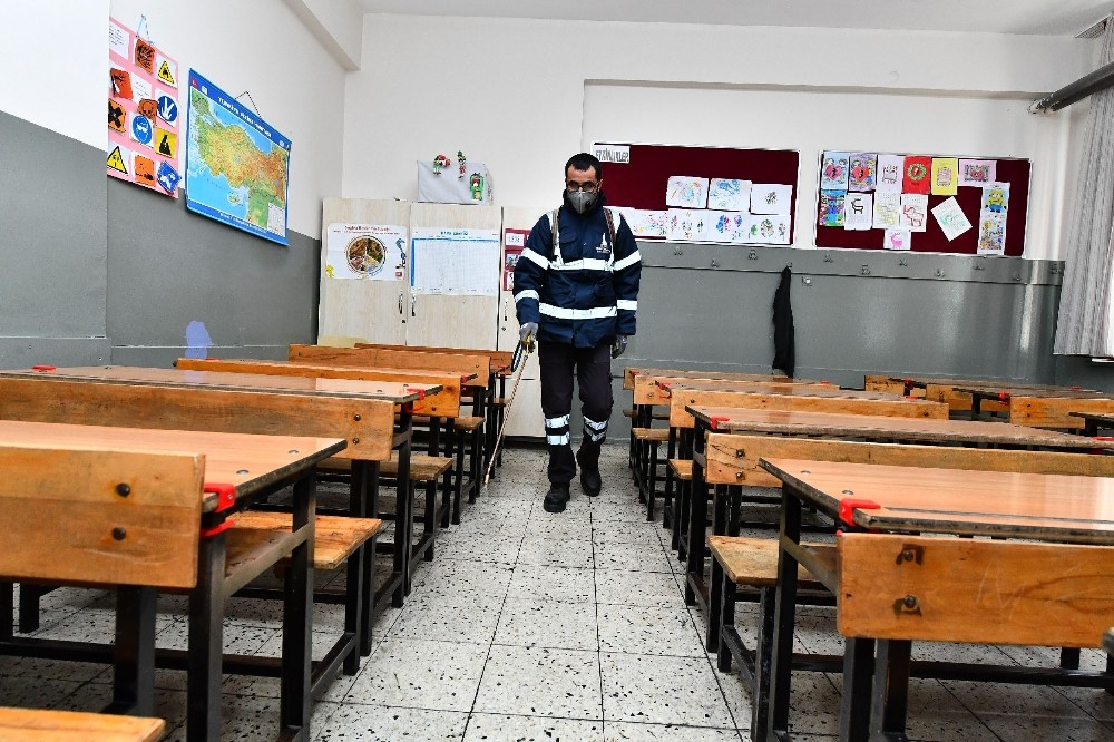 Büyükşehir okulları gribe karşı ilaçlıyor 