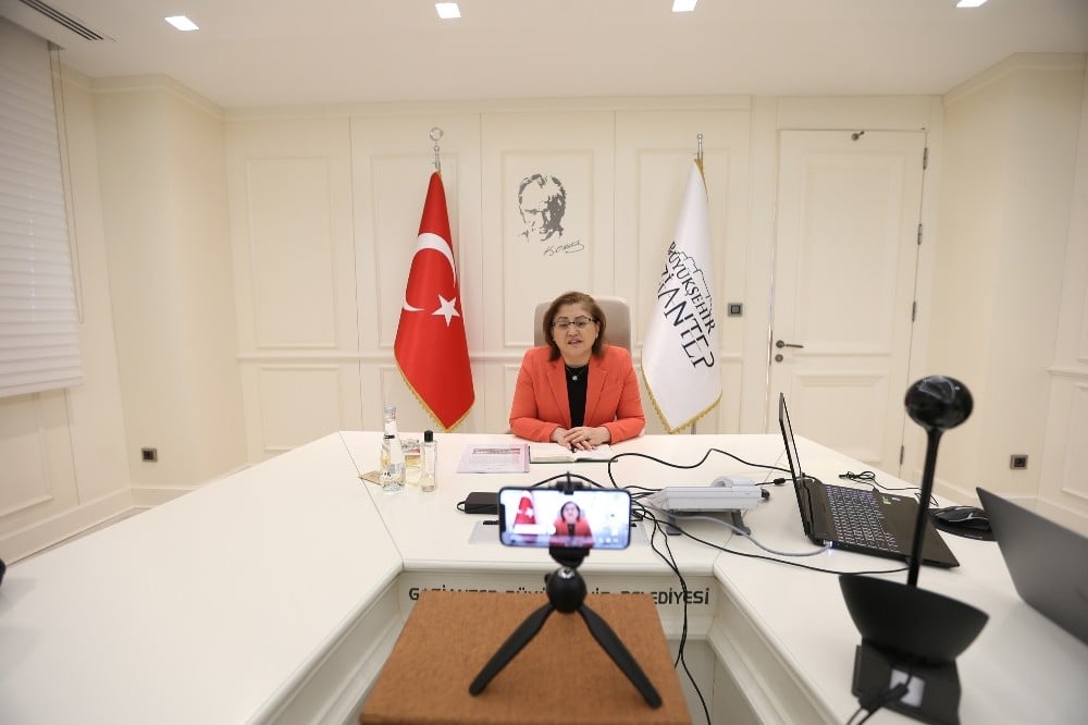 Büyükşehir, sakinleşen caddelerde çalışmalara başlıyor 