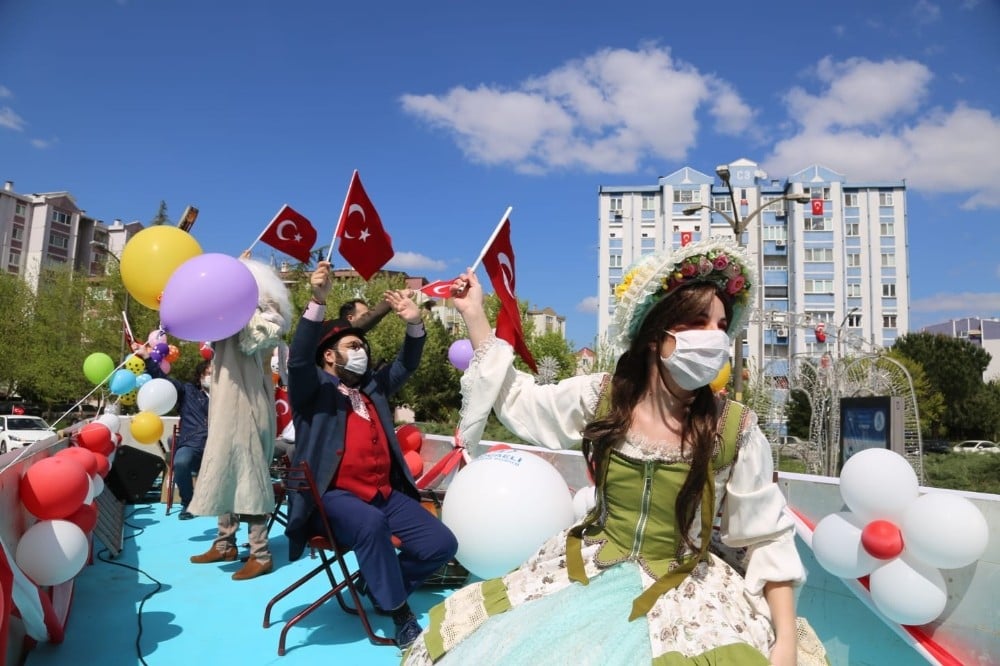 Büyükşehir Şehir Tiyatroları çocuklara bayram havası yaşattı 
