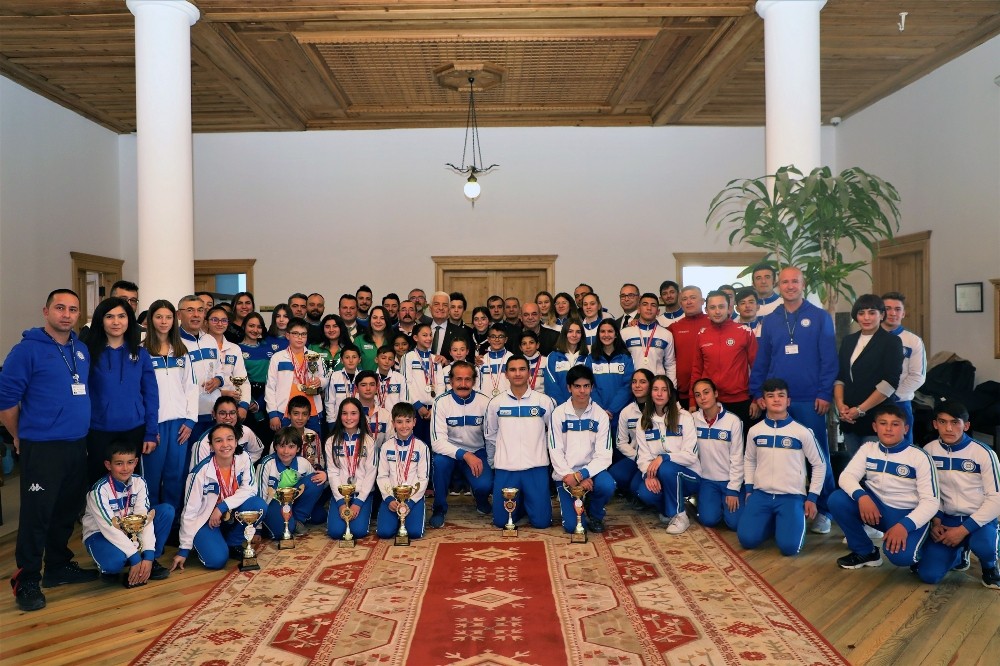 Büyükşehir sporcuları başarıya doymuyor 