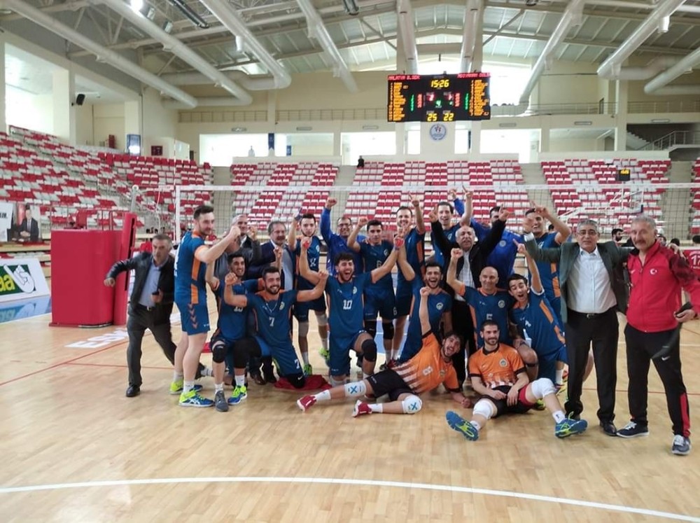 Büyükşehir Voleybol Takımı 1.Lige yükseldi 