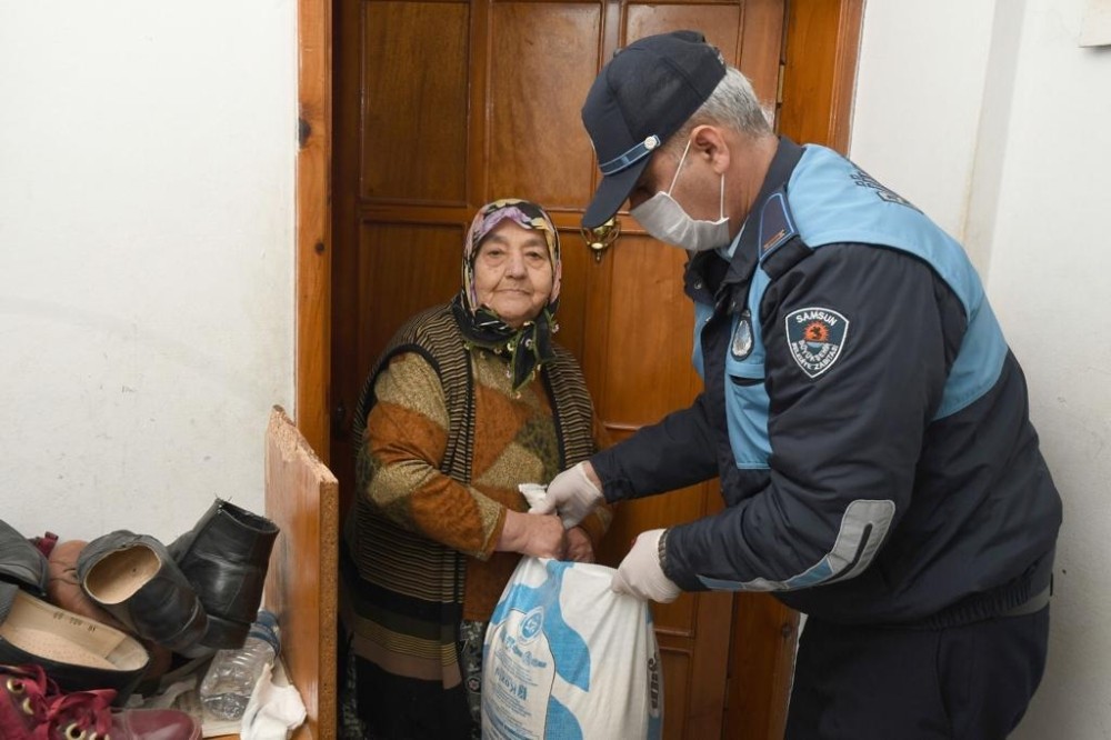 Büyükşehir, yaşlı ve kronik hastaların yardımına koşuyor 