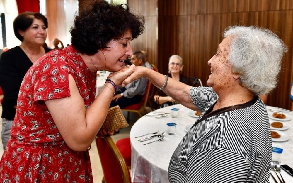 Büyükşehir yaşlıları unutmadı 