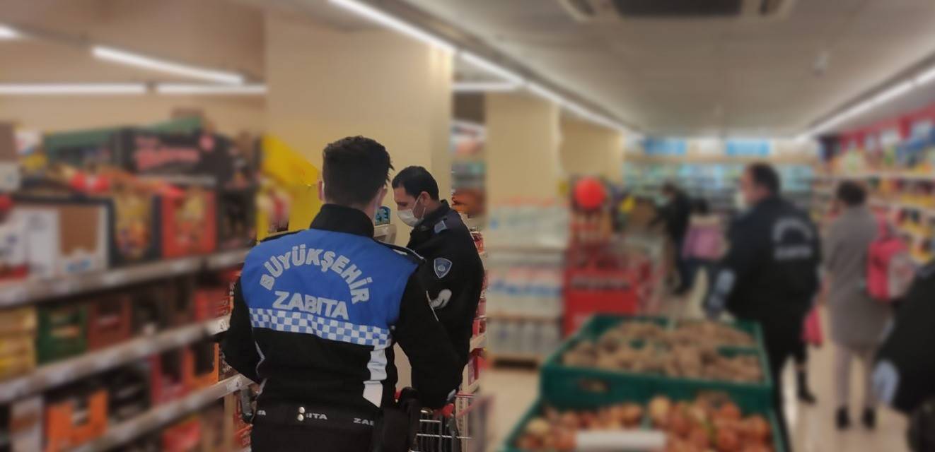 Büyükşehir zabıtadan kasa ve raf denetimi