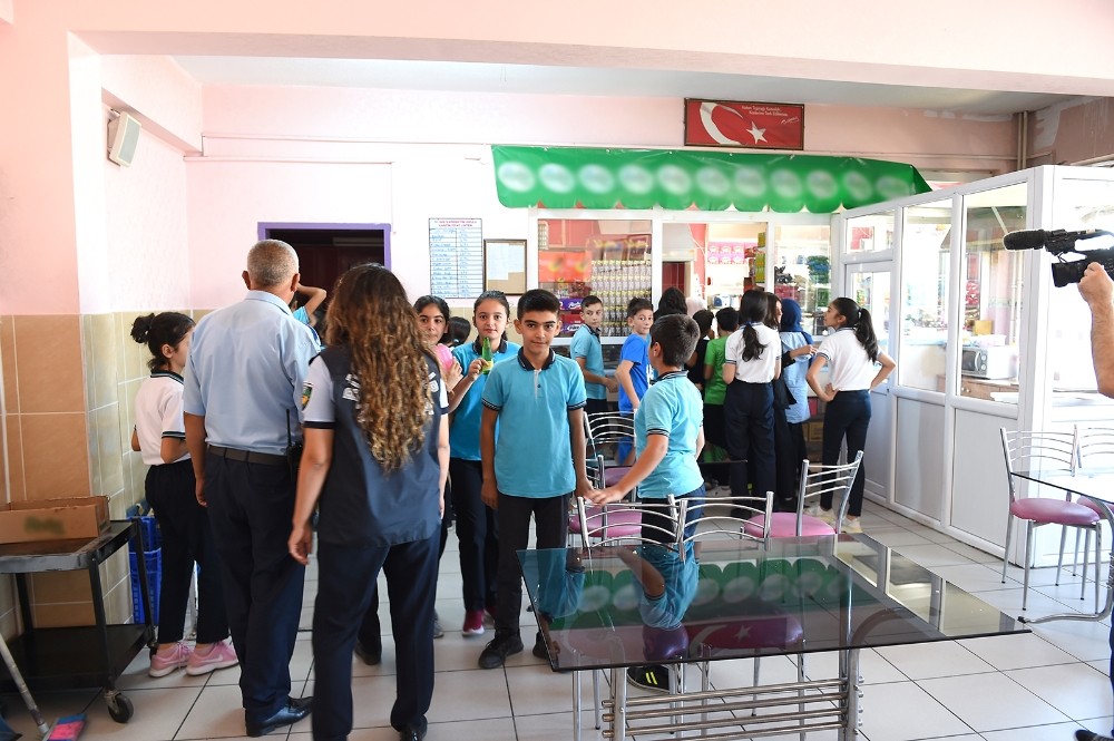 Büyükşehir zabıtasından kantinlere sıkı denetim 