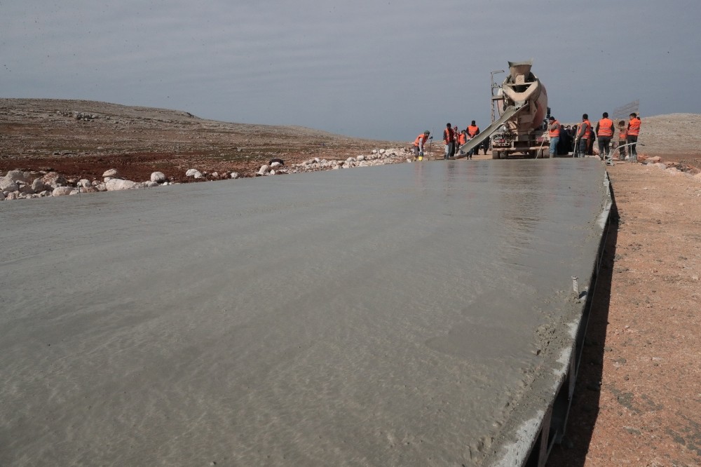 Büyükşehirde beton yol mesaisi başladı 