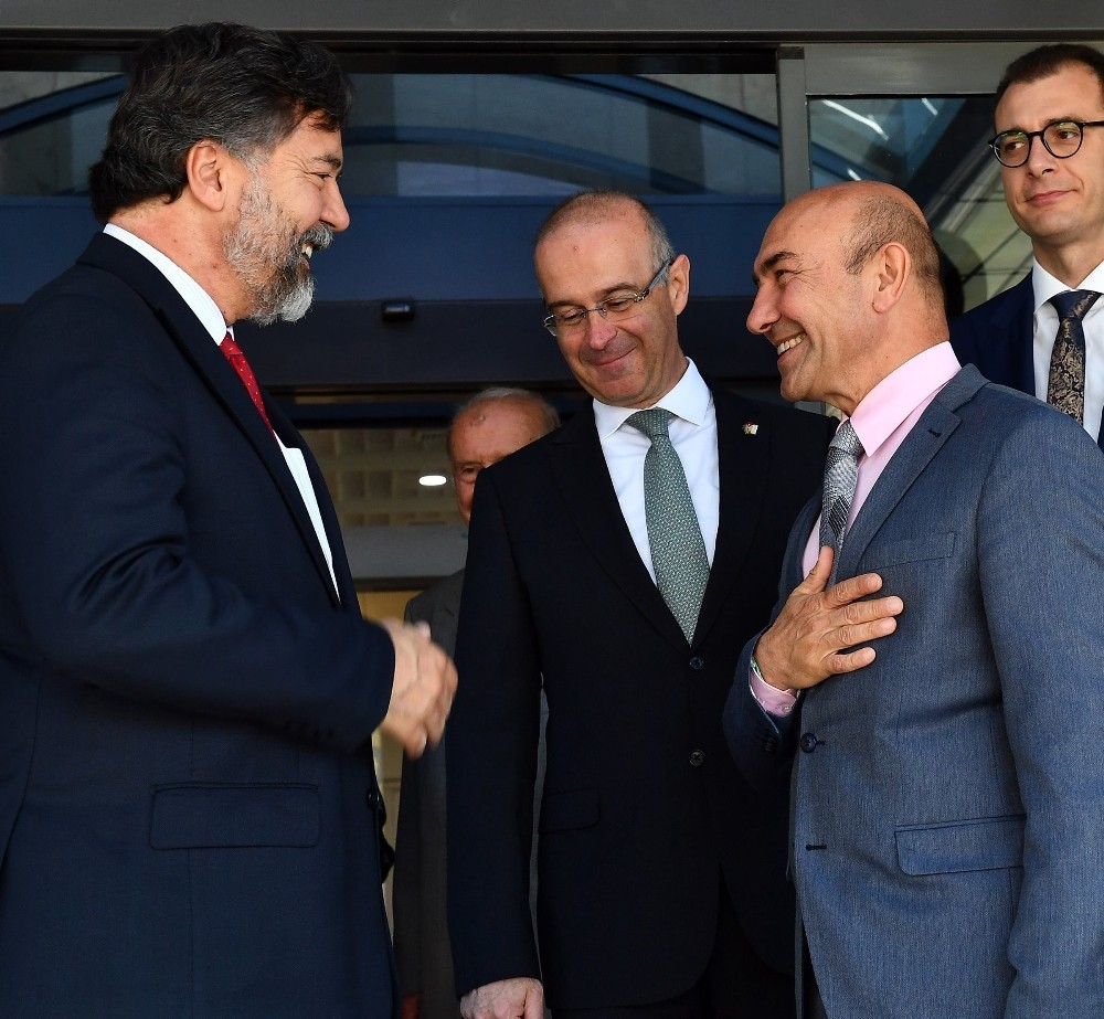 Büyükşehir’de diplomasi geçidi 