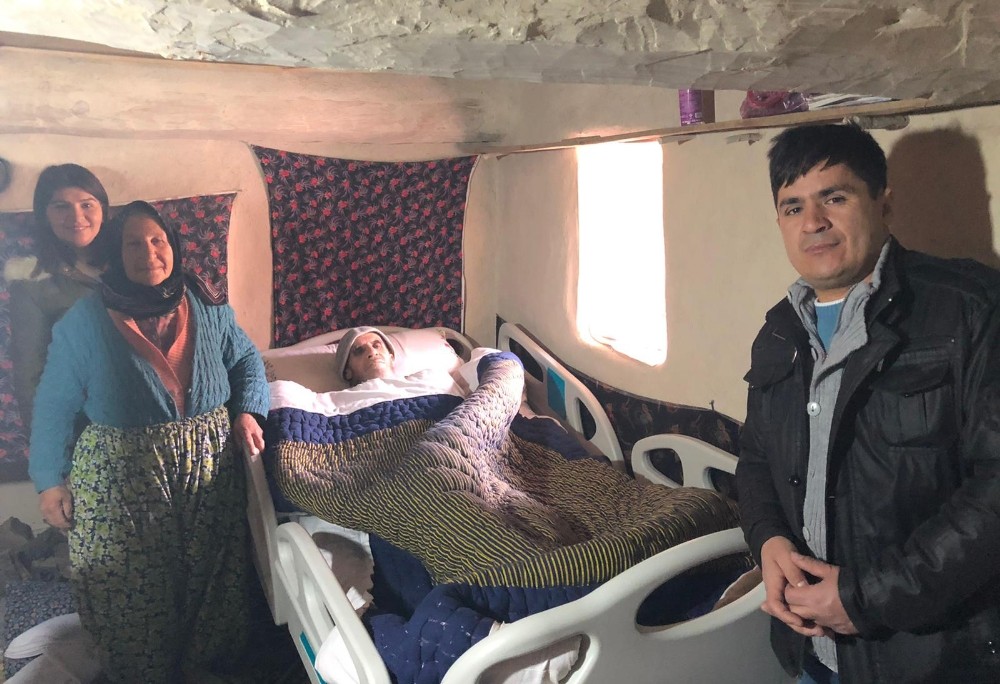 Büyükşehirden 11 hastaya daha hasta yatağı yardımı 
