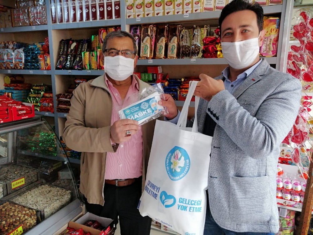 Büyükşehirden Ahmetlili vatandaşlara ücretsiz maske 