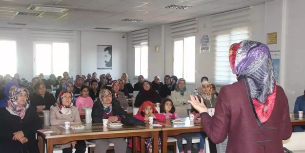 Büyükşehir'den 'Aile ve Kadın' konferansı