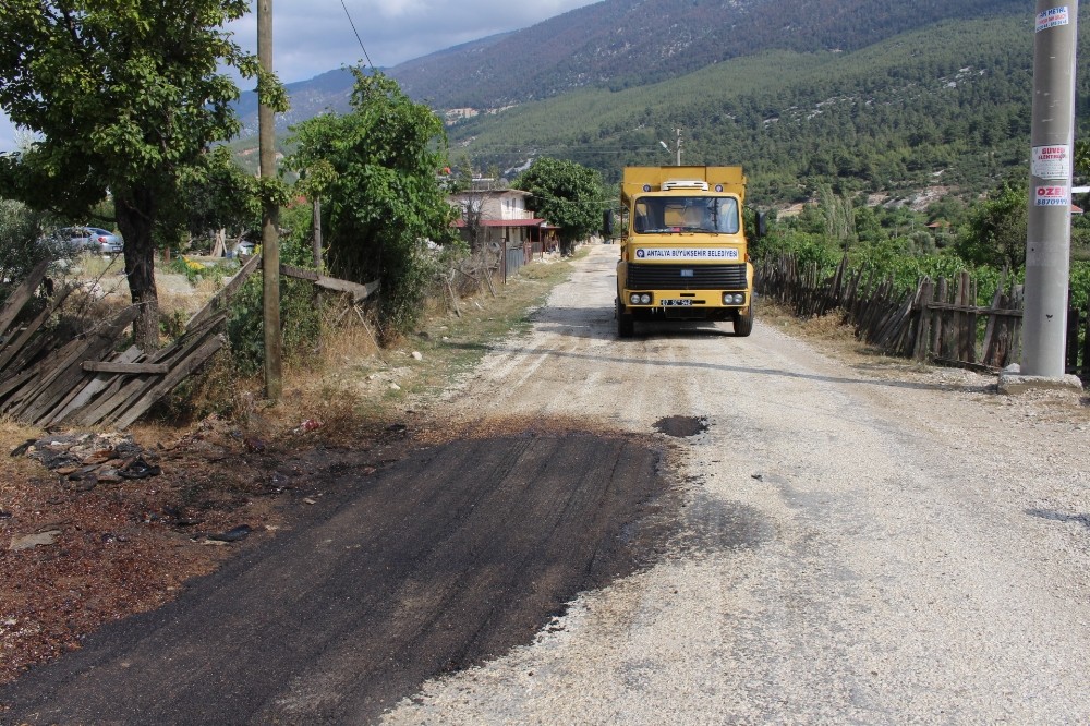 Büyükşehirden, Finike kırsalında yol bakım çalışması ...