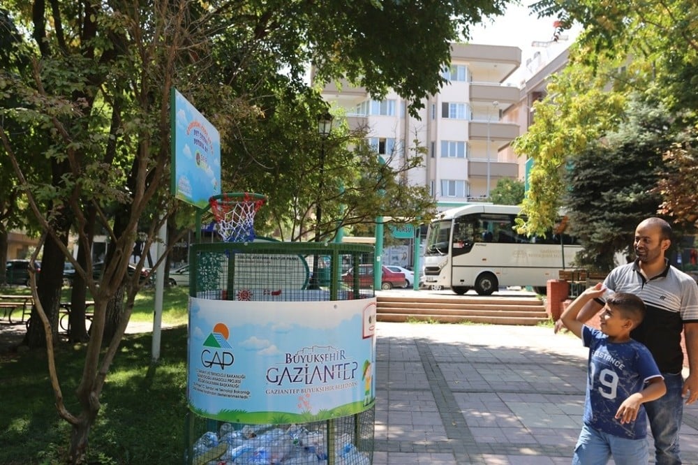 Büyükşehir’den “Geleceğini Çöpe Atma; Pet Şişeni Potaya At” Projesi 