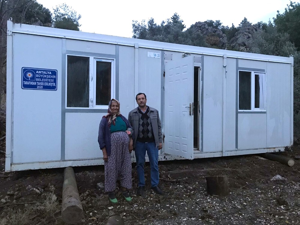 Büyükşehir’den ihtiyaç sahiplere konteyner ev 