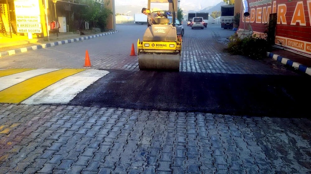 Büyükşehir’den Kaş’ta okul önlerine hız kesici 