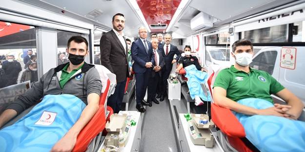 Büyükşehir’den Kızılay’a anlamlı bağış