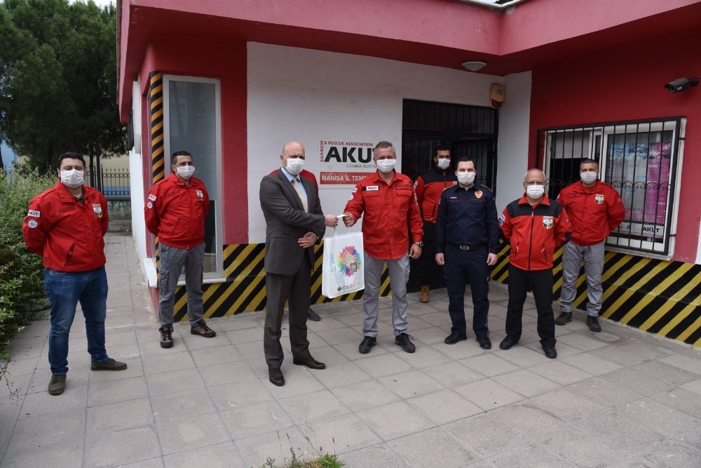 Büyükşehirden MAT ve AKUT’a maske desteği 