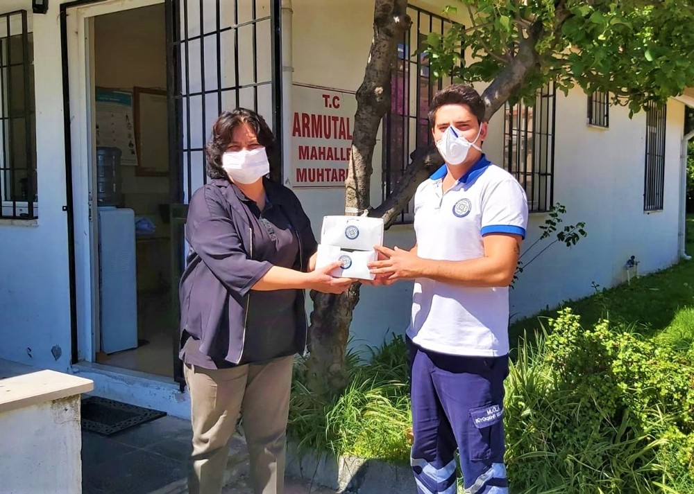 Büyükşehir’den muhtarlara 56 bin adet maske 