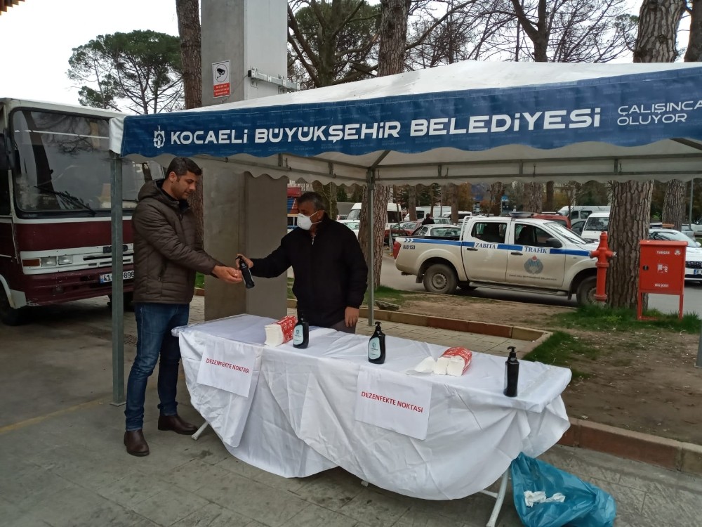 Büyükşehir’den semt pazarı girişine dezenfekte çadırı 