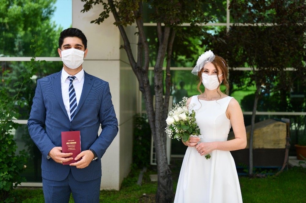 Büyükşehir’in bahçede nikah dönemi devam ediyor 