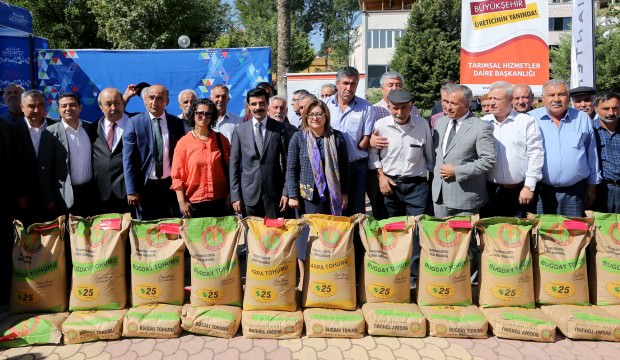 Büyükşehir'in çiftçilere desteği devam ediyor