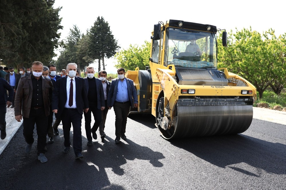 Büyükşehir’in Çivril’de başlattığı üst yapı çalışmaları devam ediyor 