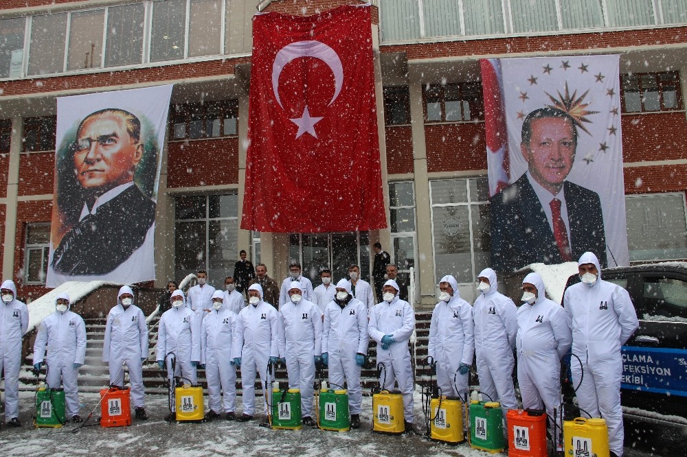 Büyükşehirin dezenfekte timleri işbaşında 
