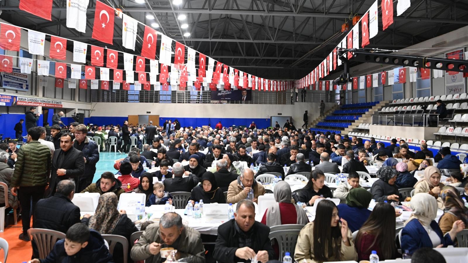 Büyükşehir’in Gönül Sofrası Türkoğlu’nda Kuruldu