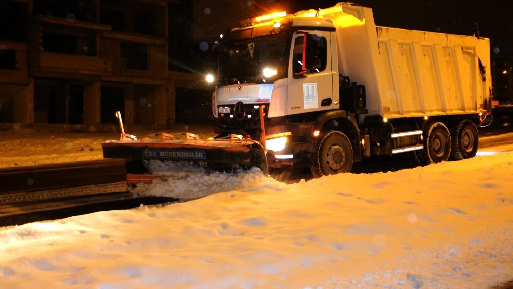 Büyükşehir’in kar timleri iş başında 
