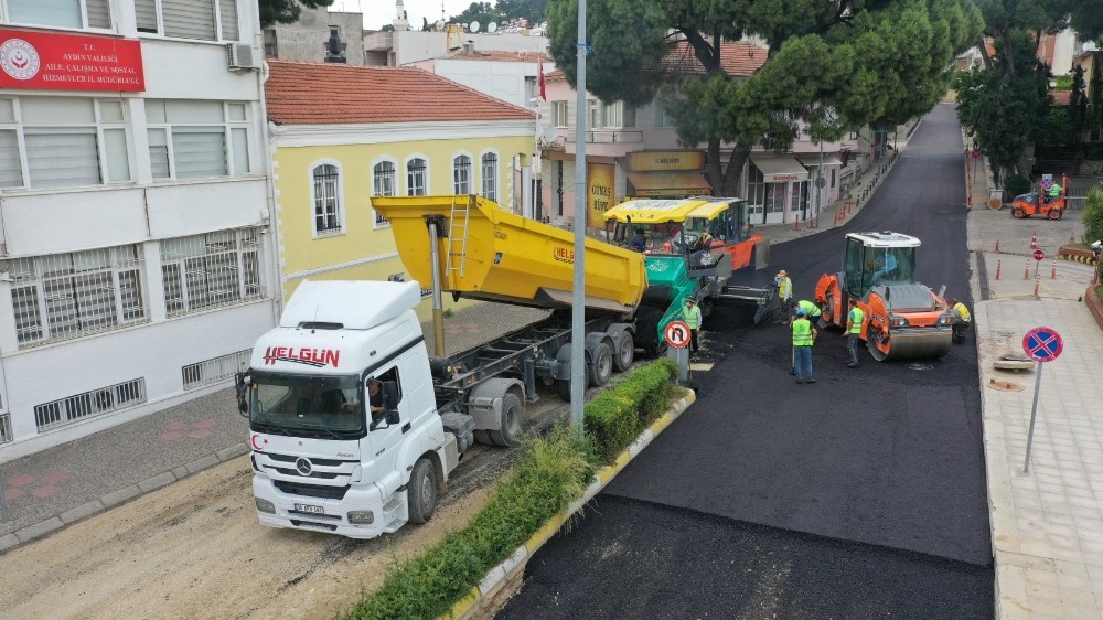 Büyükşehir’in sıcak asfalt çalışmaları devam ediyor 