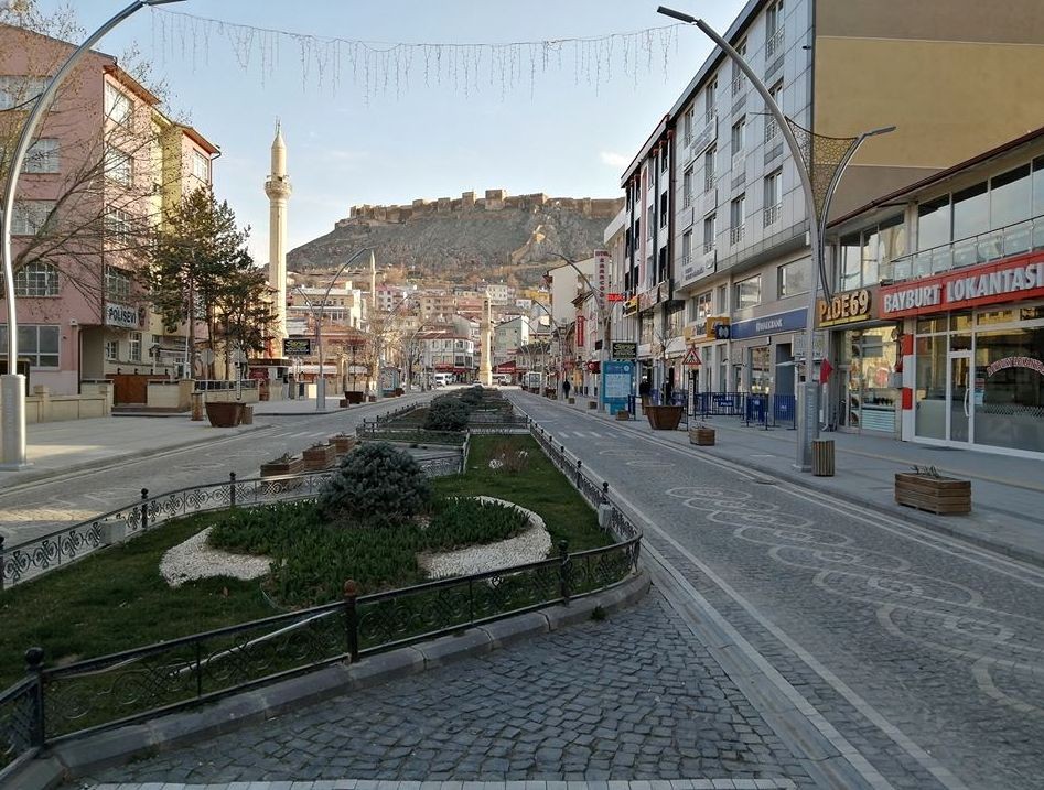 Büyükşehirlerdeki sokağa çıkma yasağına, küçük şehirler de uyuyor 