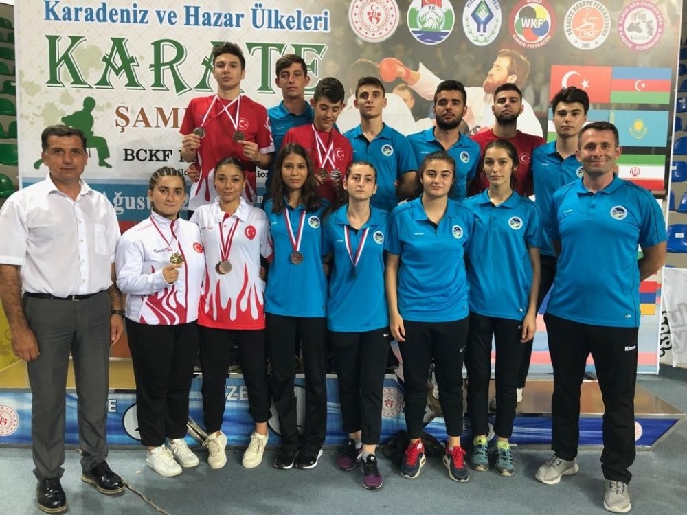 Büyükşehirli karateciler Rize’de madalyaları topladı 