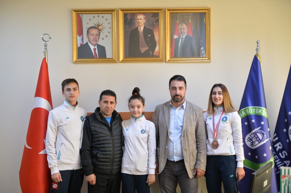 Büyükşehirli sporcular madalya için yola çıktı 
