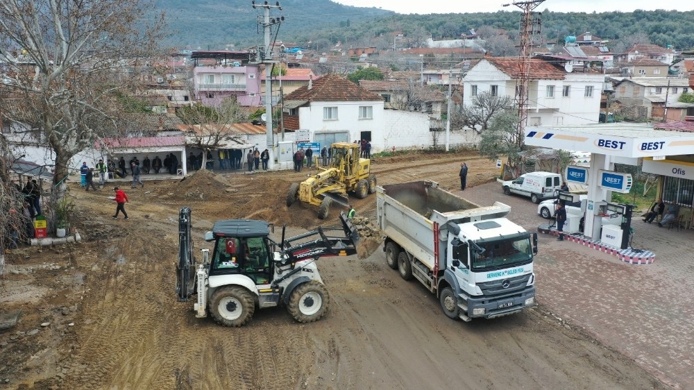 Büyükşehrin sıcak asfalt çalışmaları devam ediyor 